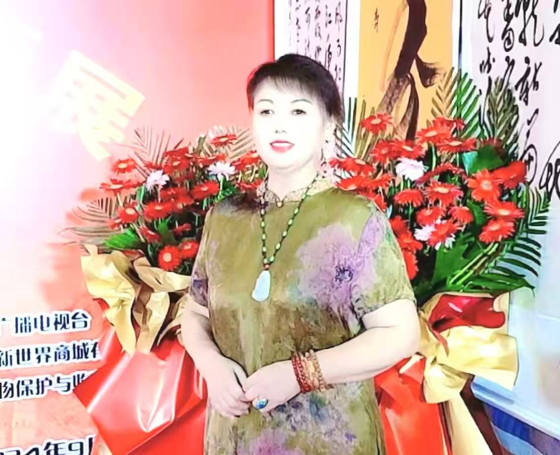 丹青传美誉 文化通中外—— 中名联签约画家于义凤一月两度亮相驻华使馆